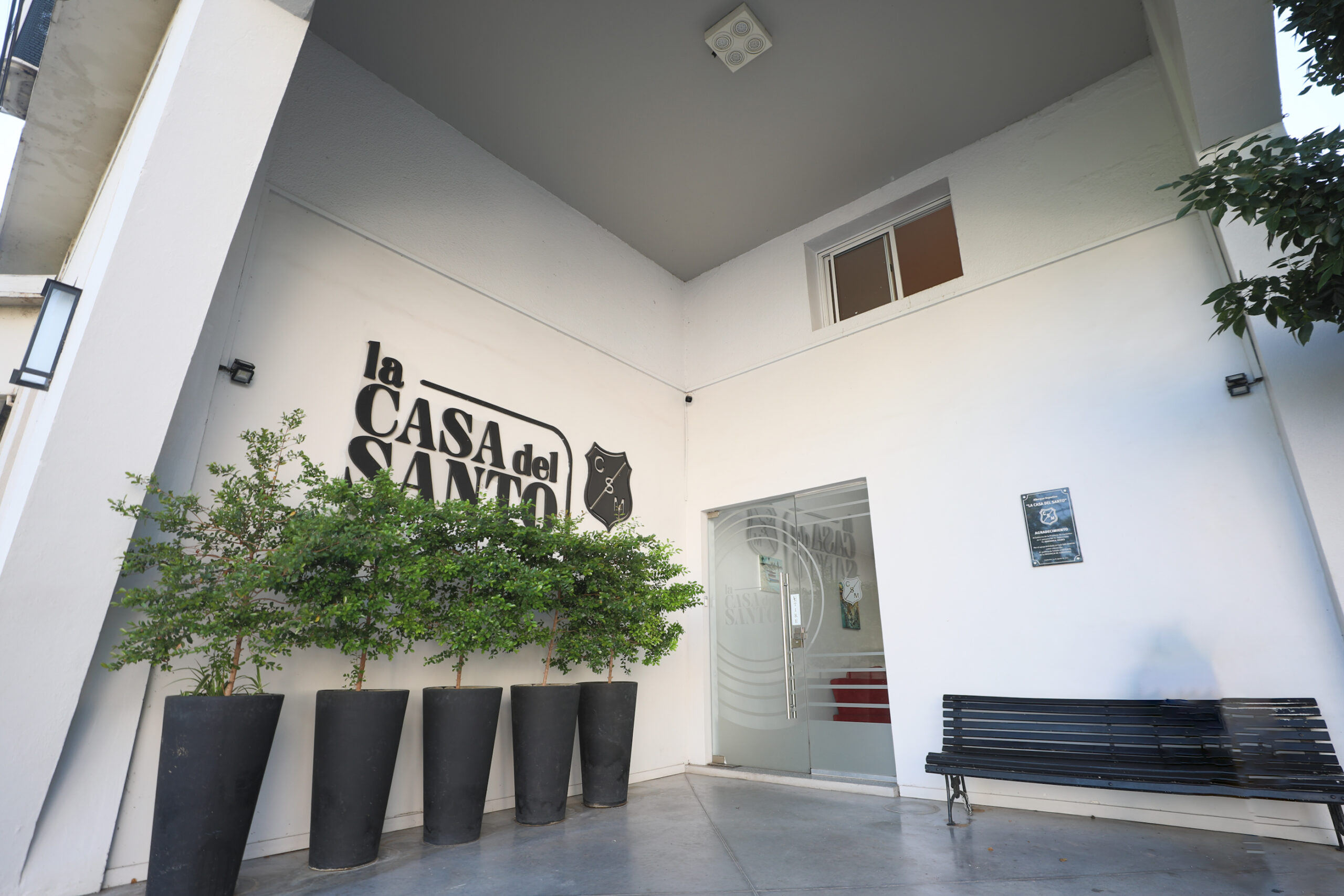 Fachada del hotel del club